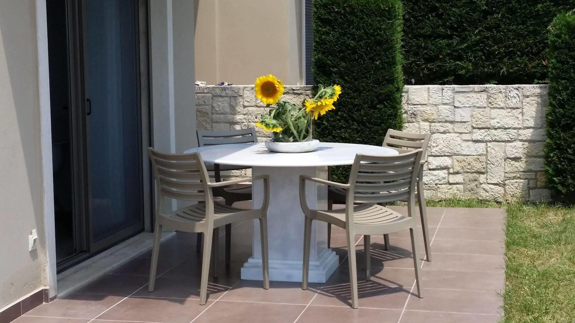 Niovi Boutique Apartments Afytos Bagian luar foto