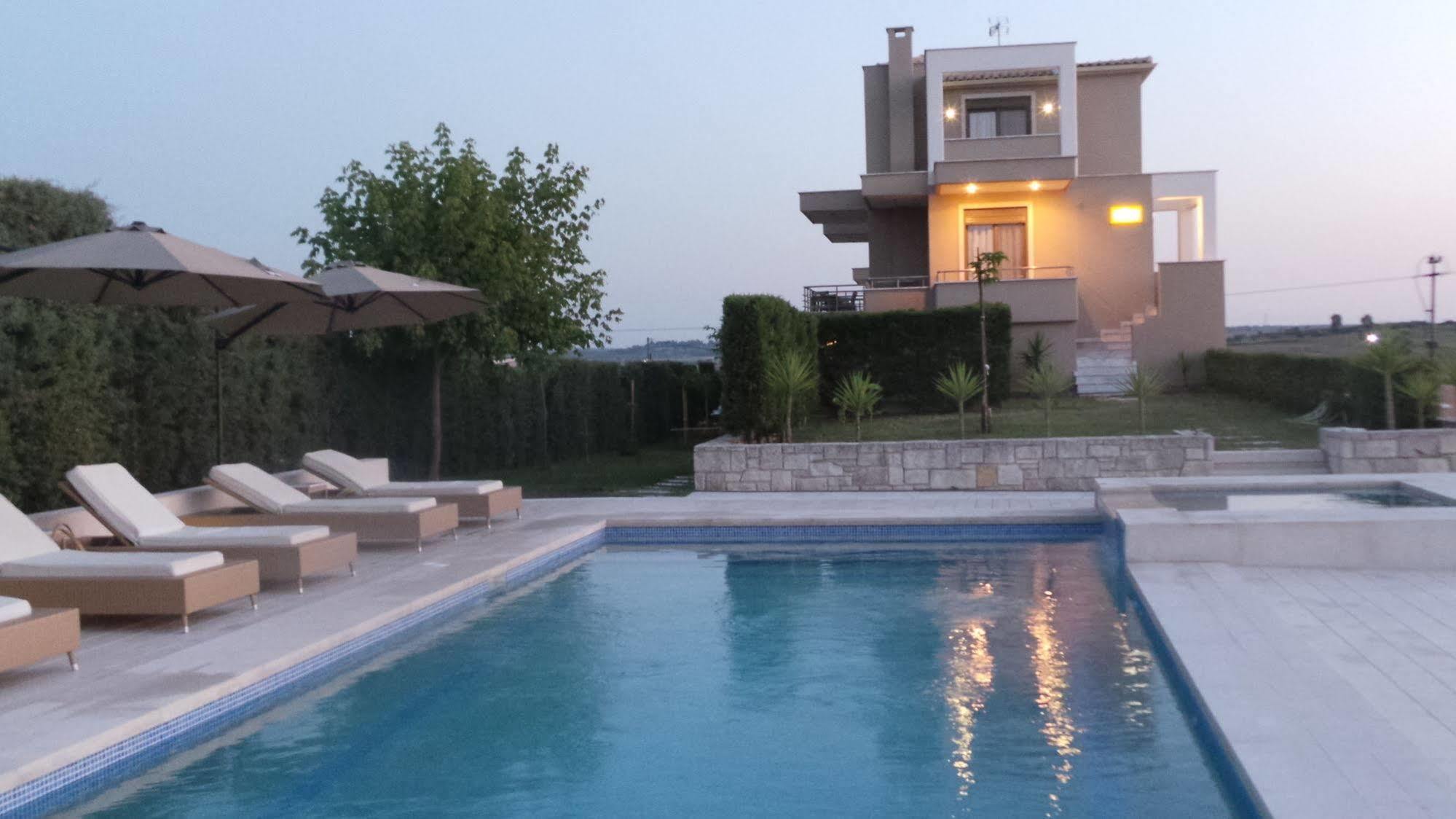 Niovi Boutique Apartments Afytos Bagian luar foto